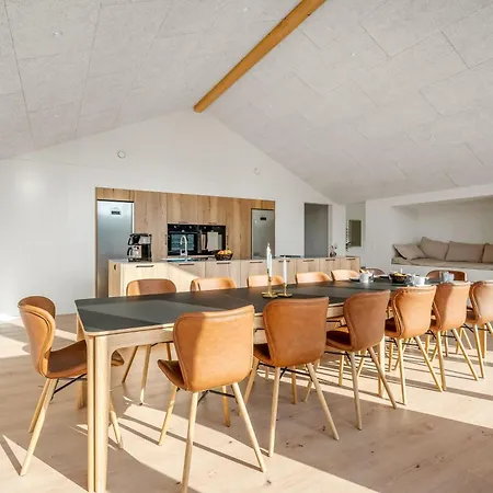 Lovely 16-person Luxury House With Activity Room, Outdoor Hot Tub And Outdoor Sauna *