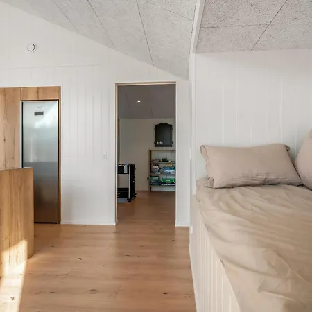 Lovely 16-person Luxury House With Activity Room, Outdoor Hot Tub And Outdoor Sauna *
