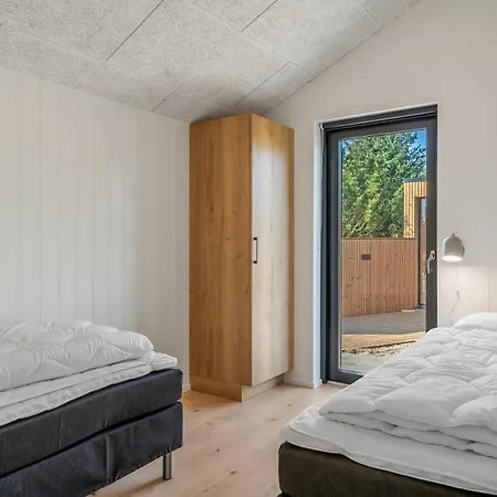 Lovely 16-person Luxury House With Activity Room, Outdoor Hot Tub And Outdoor Sauna *